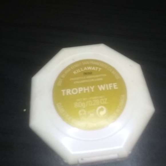 Fenty Beauty highlighter - Picture 3 of 3